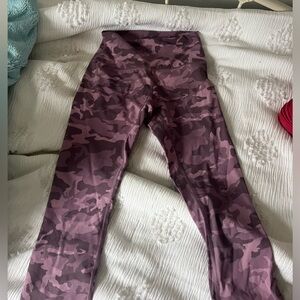 Lululemon pink Camo size 6 leggings, 25” length